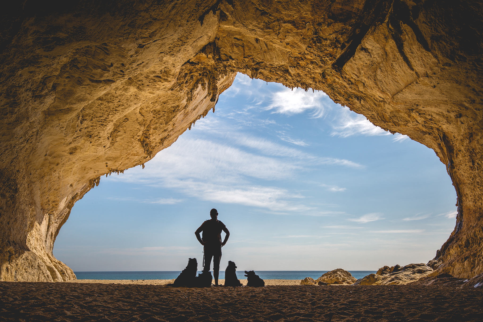 11|05|2018 – Ein Mensch, vier Border Collies und eine Höhle am Meer