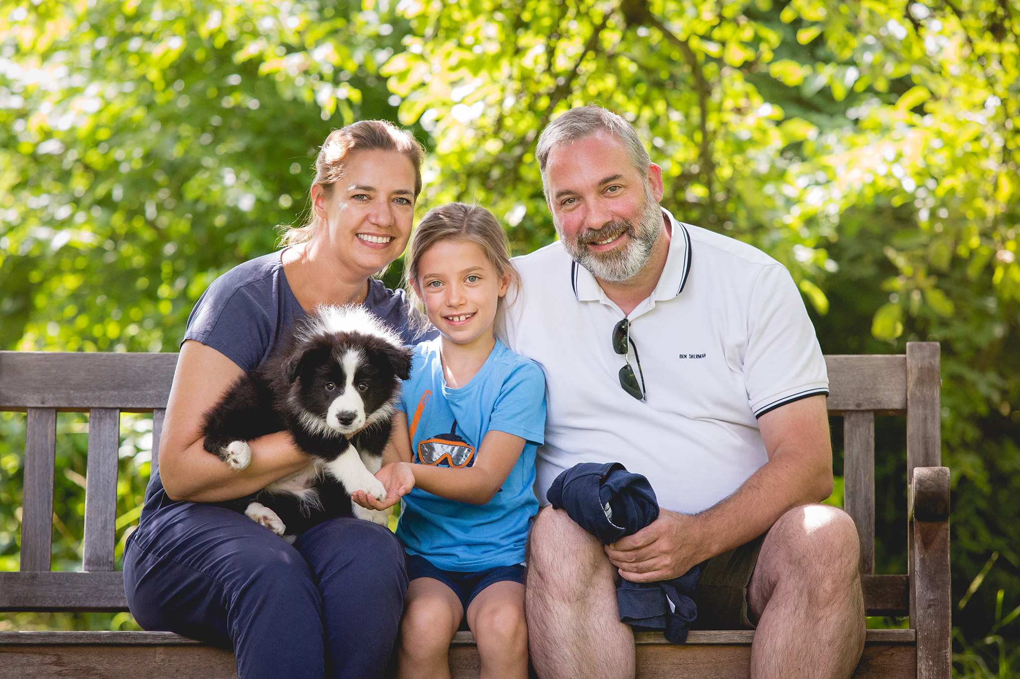 Border Collie Welpe am Tag der Abholung mit neuem Besitzer