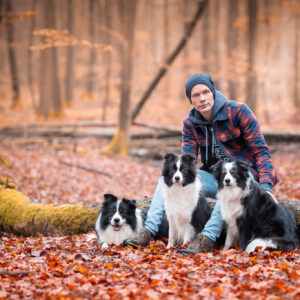 Border Collie Züchter mit seinen Hunden